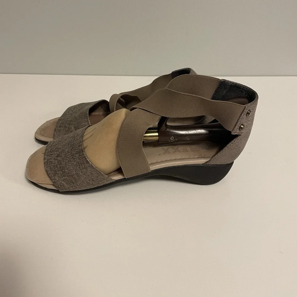 The Flexx Sunglass Low Wedge Sandals Leather Beige Size‎ 9 Comfort